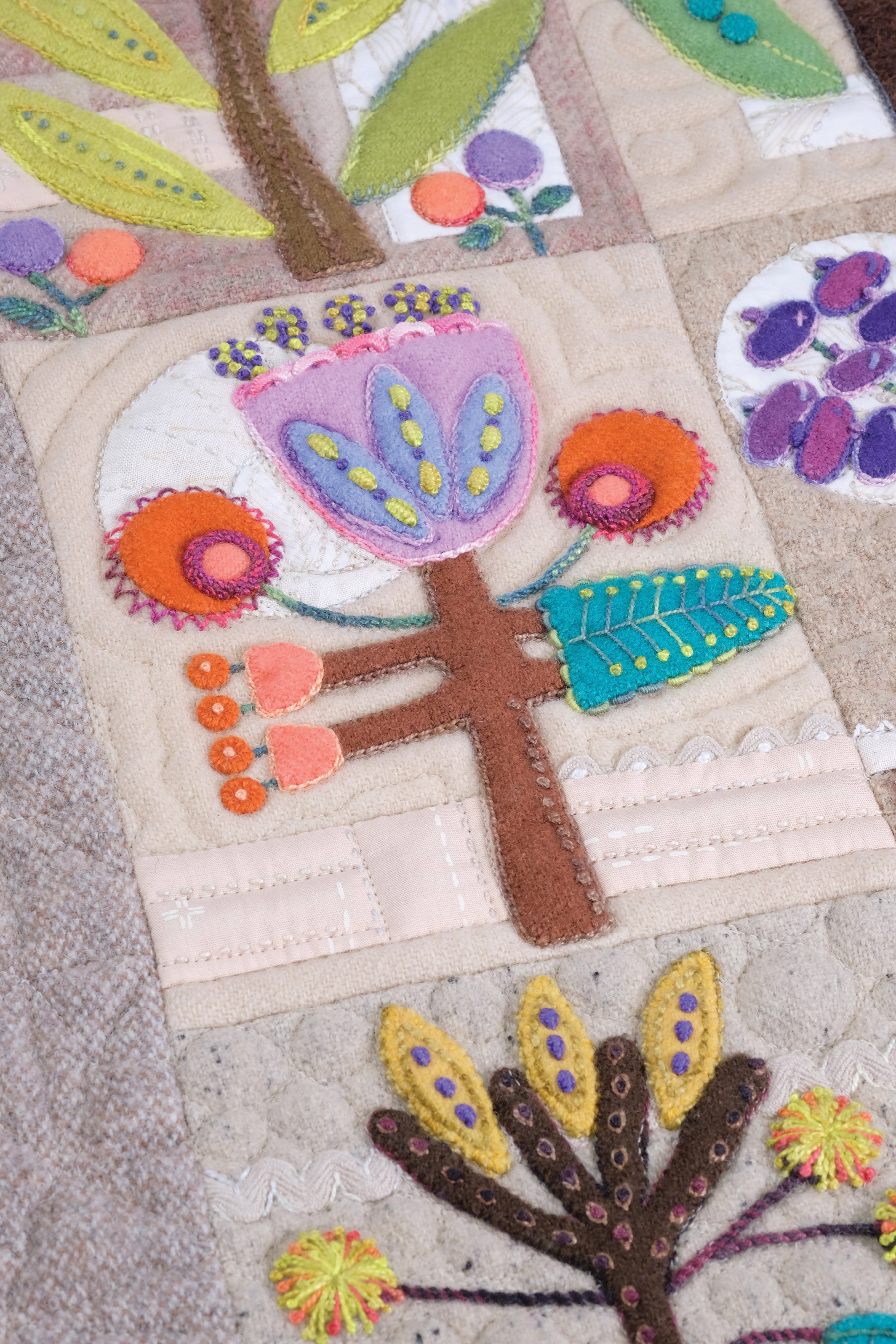 OF A FEATHER Block of the Month - Sue Spargo
